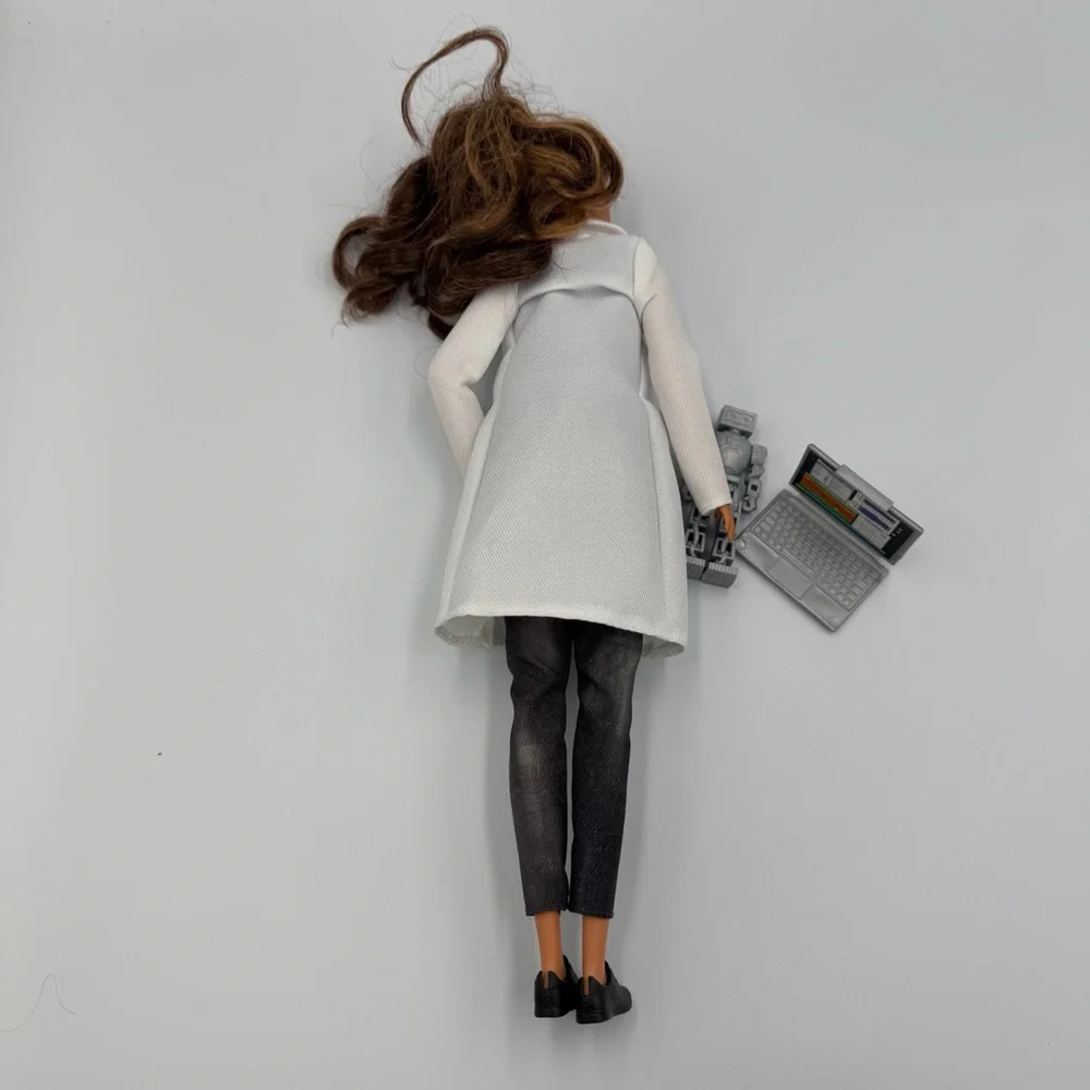 Mattel Barbie 2016 SPACE SCIENTIST Doll Laptop and robot